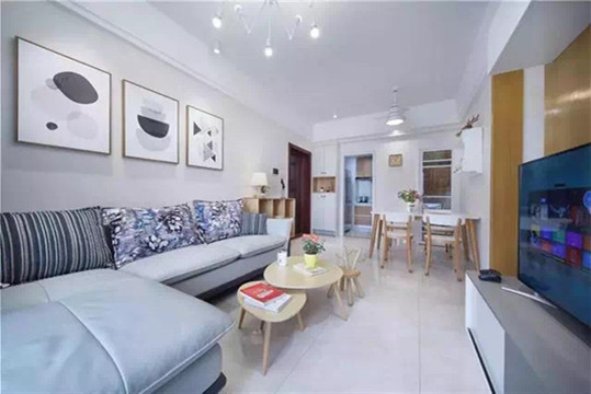 102㎡簡約原木風(fēng)三居室，玄關(guān)到客餐廳簡潔時(shí)尚，三個(gè)臥室最實(shí)用