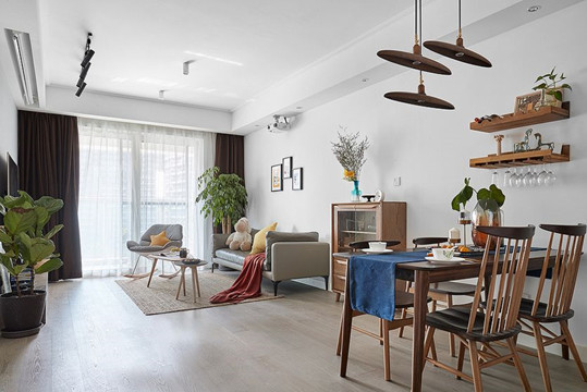 125㎡現代北歐三居室，大白墻裝飾畫、置物架搭配清新簡潔又通透