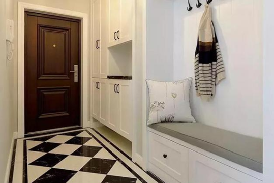 擔心一進門看到鞋子一地都是？把玄關鞋柜這樣做就好了